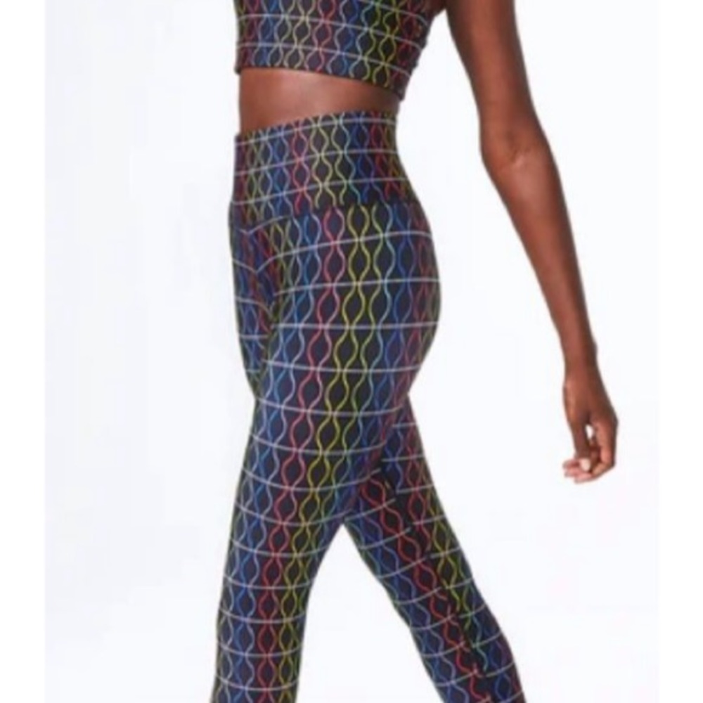 TEREZ ACTIVE WEAR 3” TALL BAND BLACK AND RAINBOW SOUND WAVES CAPRI LEGGINGS - Picture 8 of 13